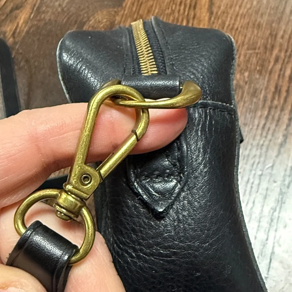 Madewell Transport Camera Bag in True Black leather